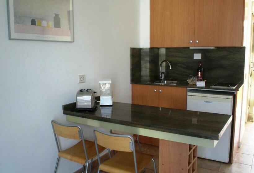 דירת חדר, Apartamentos Karina