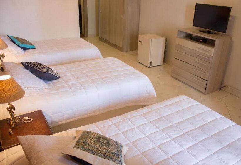 اتاق استاندارد سه نفره, Asuncion Palace