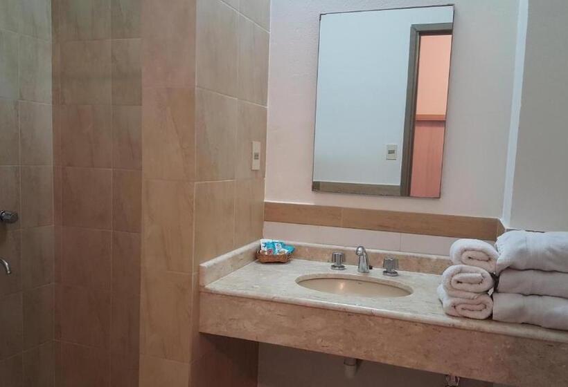 اتاق استاندارد سه نفره, Asuncion Palace