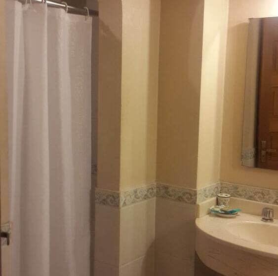 اتاق استاندارد سه نفره, Asuncion Palace