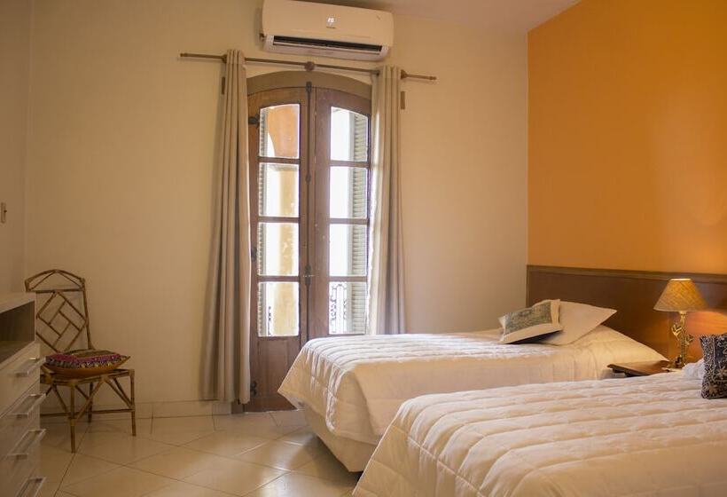 اتاق استاندارد سه نفره, Asuncion Palace