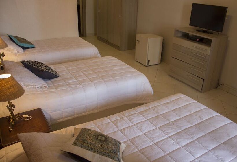 اتاق استاندارد سه نفره, Asuncion Palace