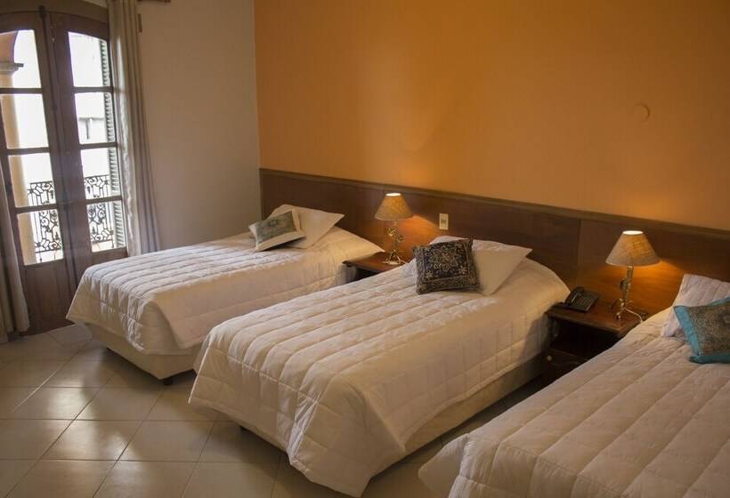 اتاق استاندارد سه نفره, Asuncion Palace