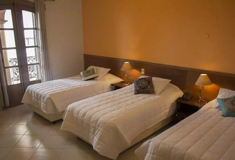 اتاق استاندارد سه نفره, Asuncion Palace