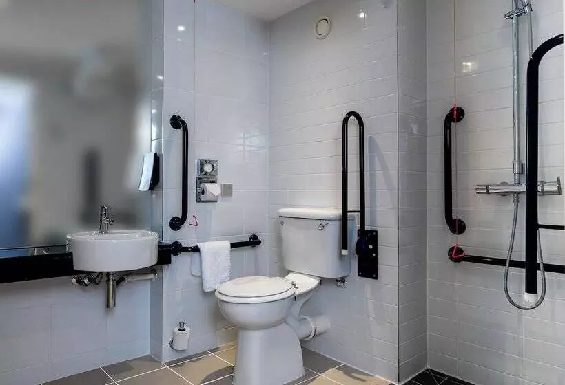 身障者適用スタンダードルーム, Holiday Inn Express London Gatwick   Crawley By Ihg