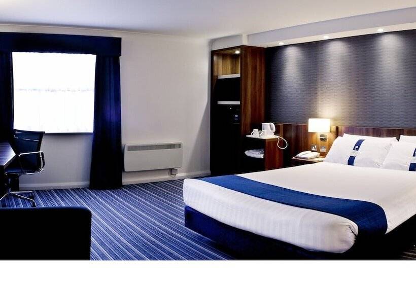 Номер Стандарт Адаптированный для Инвалидов, Holiday Inn Express London Gatwick Crawley By Ihg