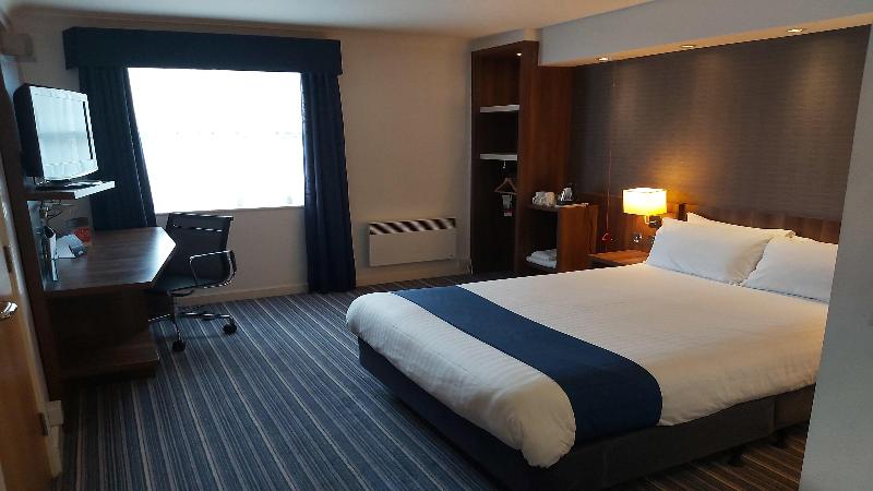 Номер Стандарт Адаптированный для Инвалидов, Holiday Inn Express London Gatwick   Crawley By Ihg