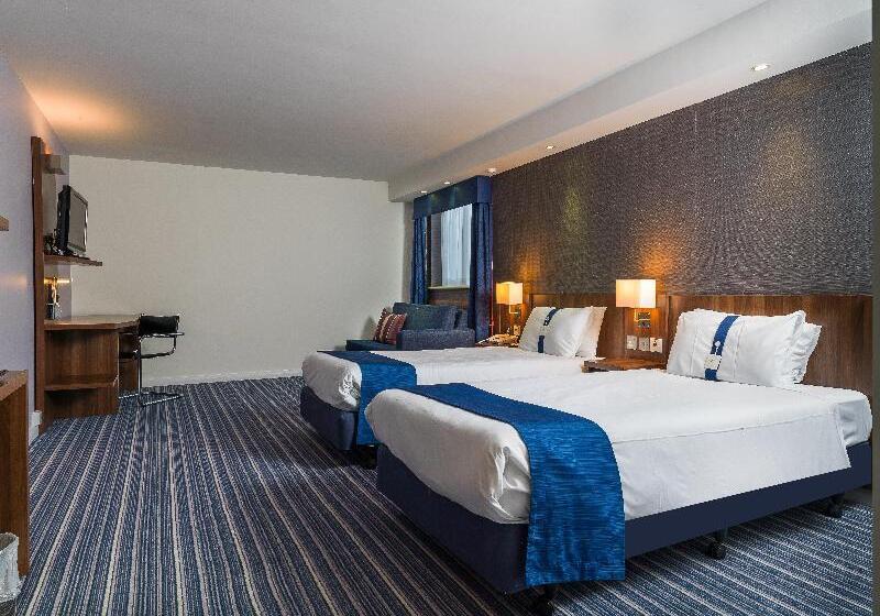 Номер Стандарт Адаптированный для Инвалидов, Holiday Inn Express London Gatwick Crawley By Ihg