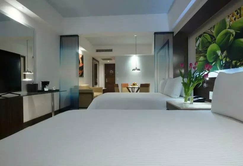 سوییت جونیور با چشم‌انداز استخر, Krystal Grand® Nuevo Vallarta