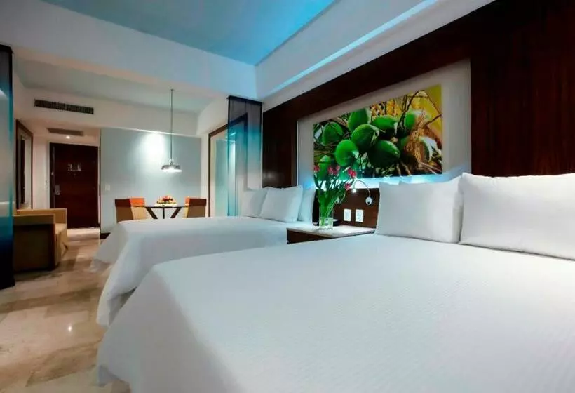 سوییت جونیور با چشم‌انداز استخر, Krystal Grand® Nuevo Vallarta