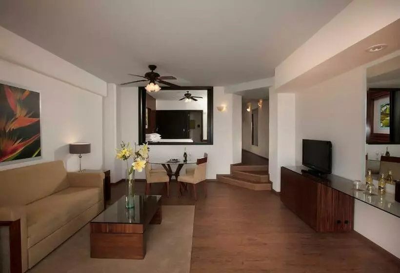 سوئیت جونیور با تخت بزرگ, Krystal Grand® Nuevo Vallarta