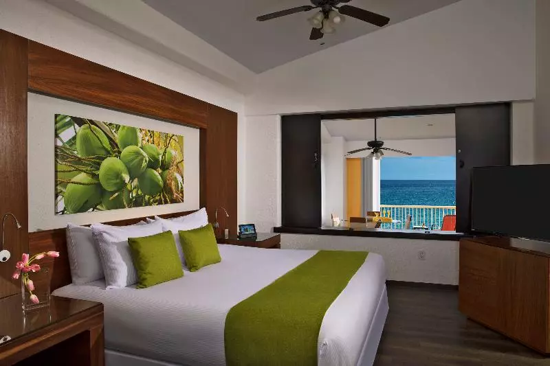 سوئیت جونیور با تخت بزرگ, Krystal Grand® Nuevo Vallarta