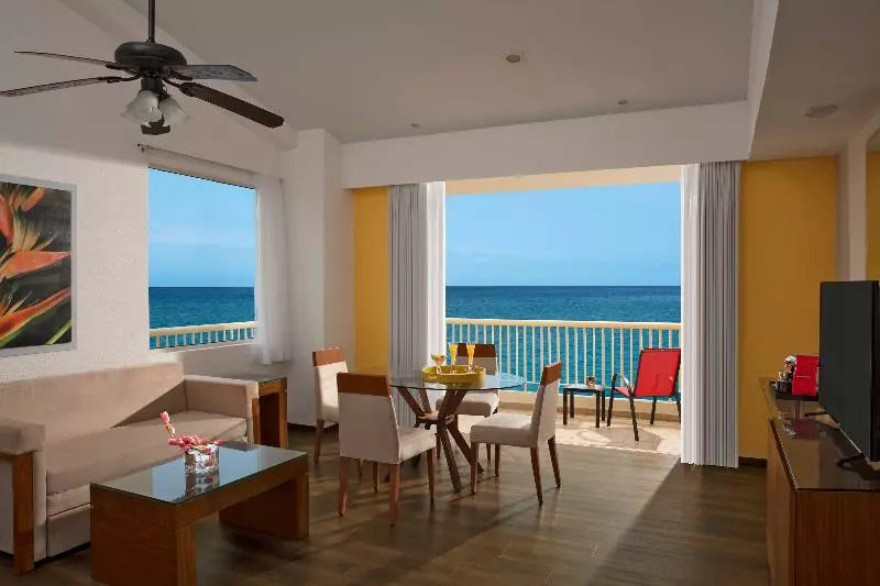 سوئیت جونیور با تخت بزرگ, Krystal Grand® Nuevo Vallarta