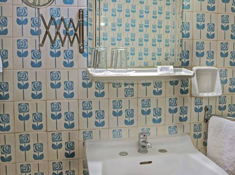 标准单人间, Nicola