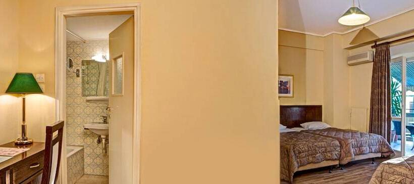 标准三人间, Nicola