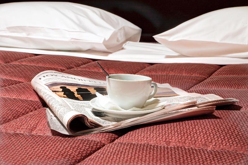 标准单人间, Nicola