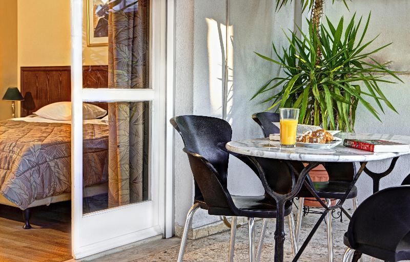 标准单人间, Nicola