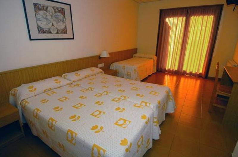 スタンダードトリプルルーム, Taull