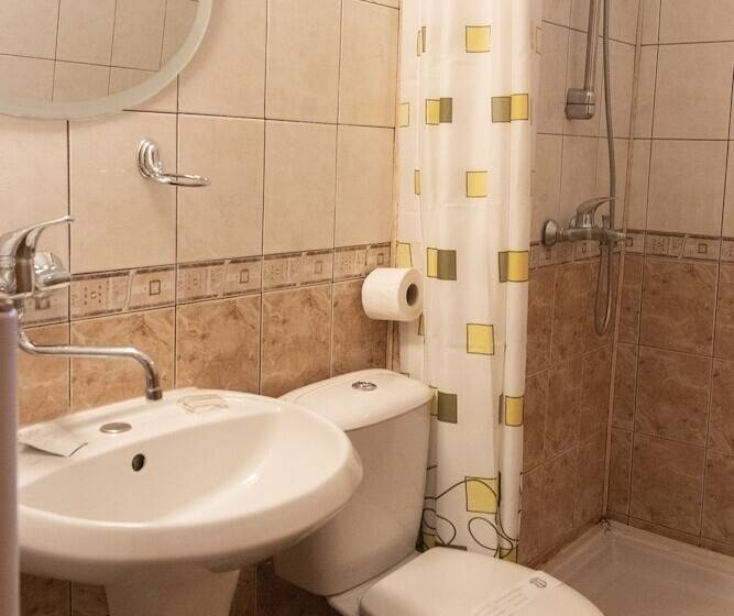 标准三人间, Medic Hotel