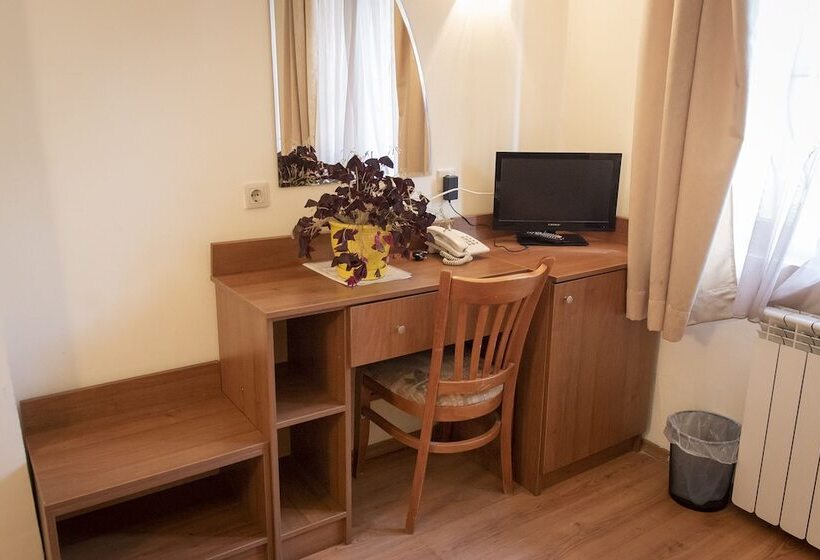 豪华房间, Medic Hotel