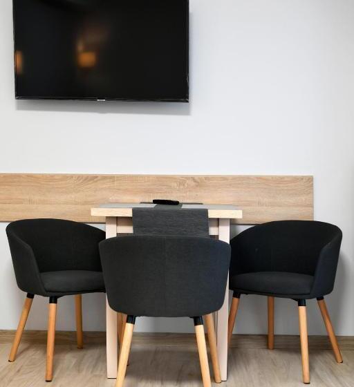 غرفة كلاسيكية ثلاثية, Fotex