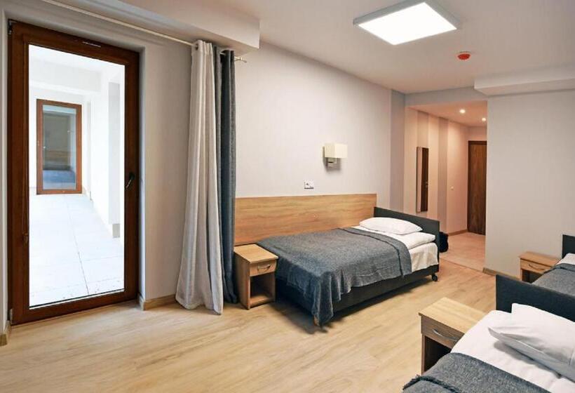 غرفة كلاسيكية ثلاثية, Fotex