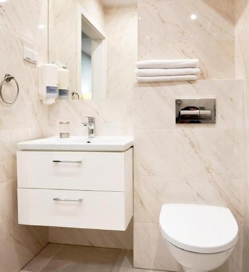 غرفة كلاسيكية ثلاثية, Fotex