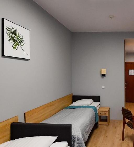 غرفة كلاسيكية ثلاثية, Fotex