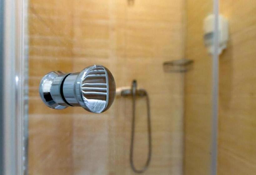 غرفة كلاسيكية ثلاثية, Fotex