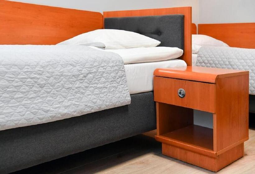 غرفة كلاسيكية ثلاثية, Fotex