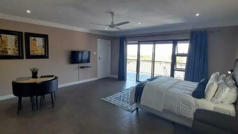 اتاق لوکس با بالکن و چشم‌انداز دریا, Collards B&b