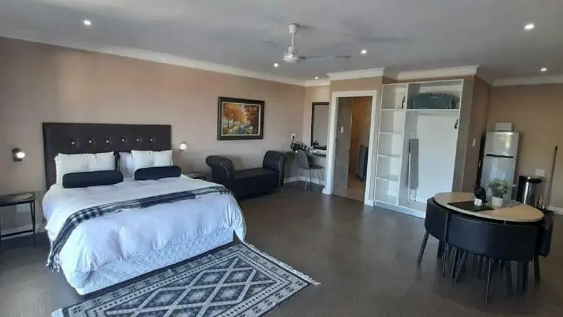 اتاق لوکس با بالکن و چشم‌انداز دریا, Collards B&b