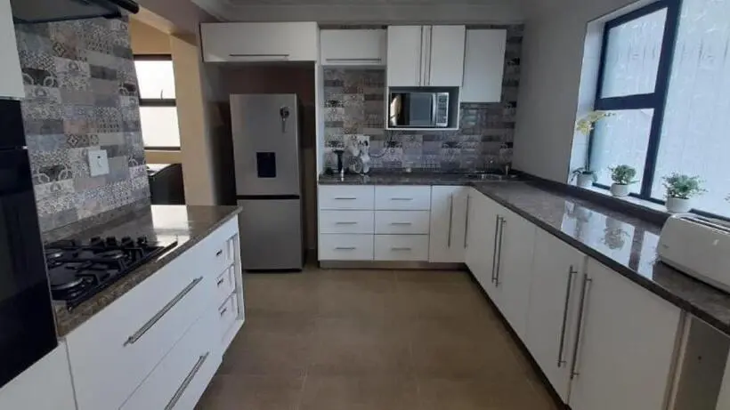اتاق سه نفره دلوکس با چشم‌انداز دریا, Collards B&b