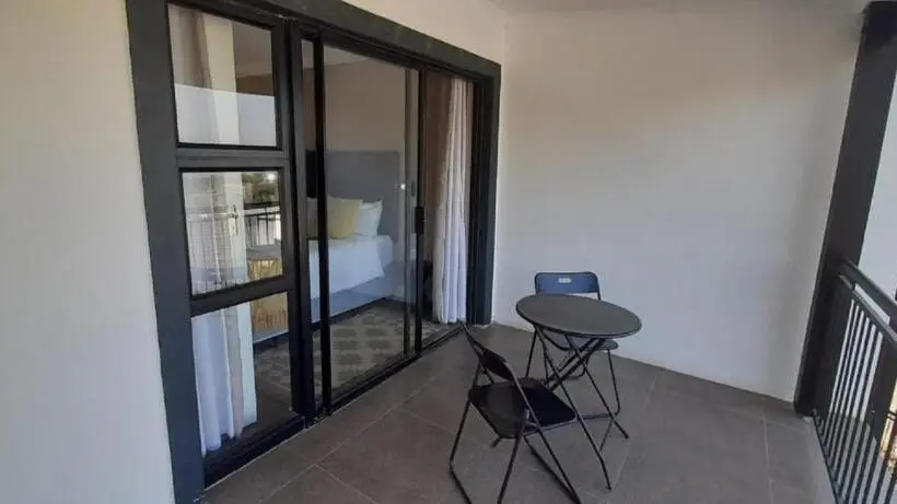 اتاق لوکس با بالکن, Collards B&b