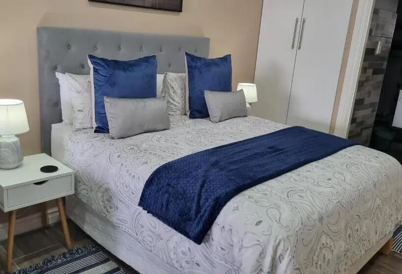 اتاق لوکس, Collards B&b