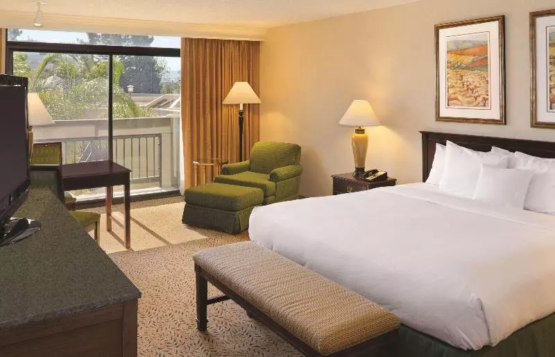 اتاق سوپریور با تخت بزرگ, Doubletree By Hilton San Jose