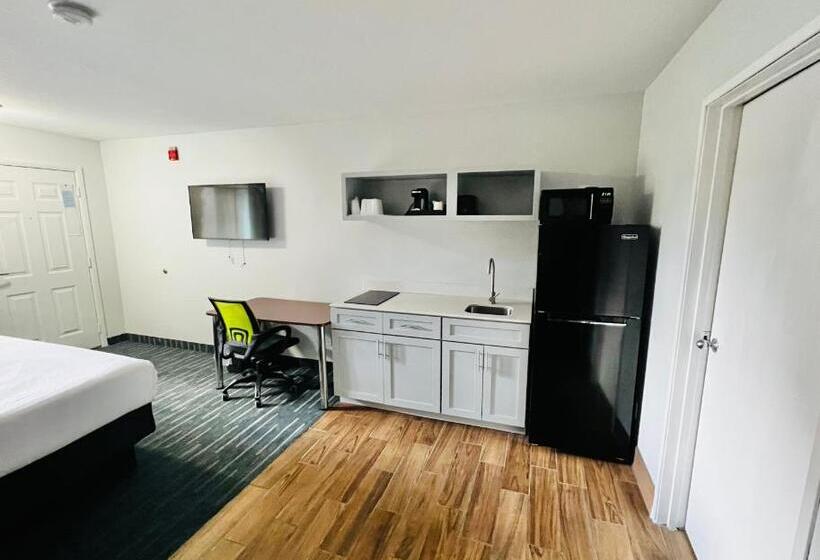带大床的标准间, Studio 6 Flagstaff Az