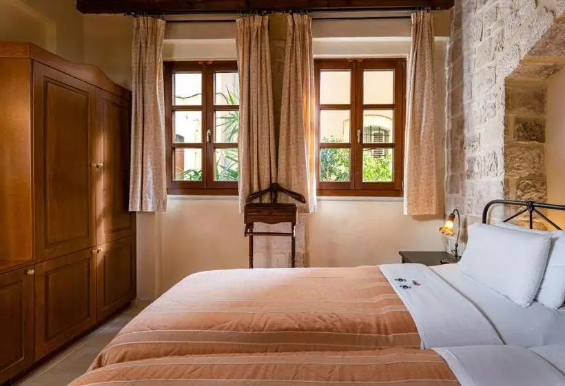 エコノミールーム, Palazzino Di Corina