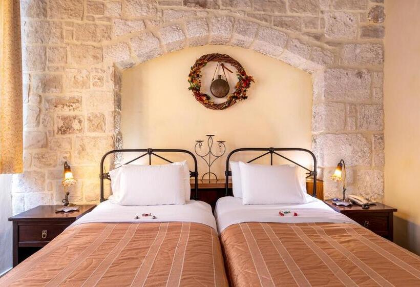 חדר אקונומי, Palazzino Di Corina