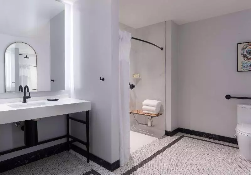 اتاق استاندارد با تخت بزرگ, The Clift Royal Sonesta San Francisco