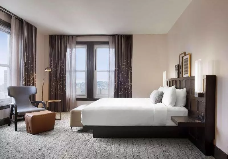 سوییت لوکس, The Clift Royal Sonesta San Francisco