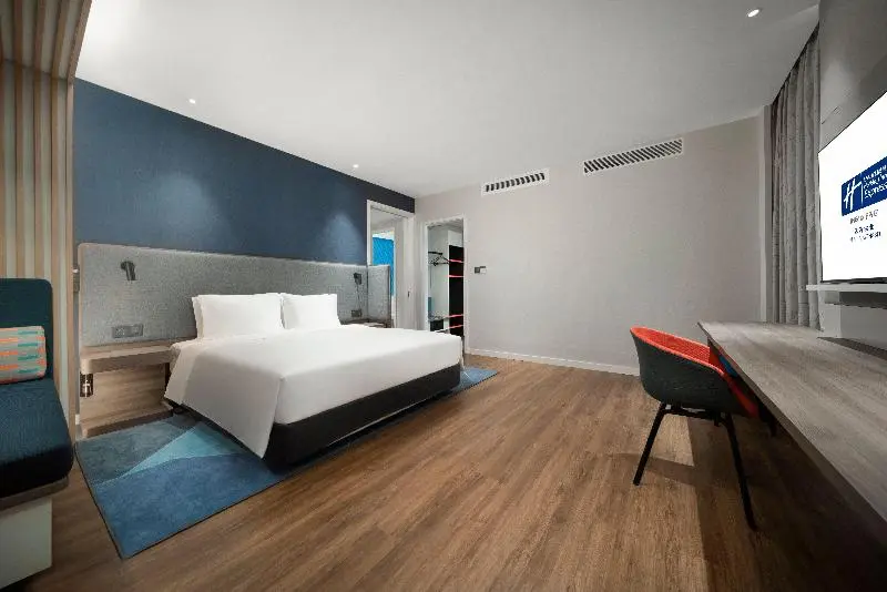 اتاق استاندارد با تخت بزرگ برای معلولان, Holiday Inn Express Zhuhai Gongbei, An Ihg