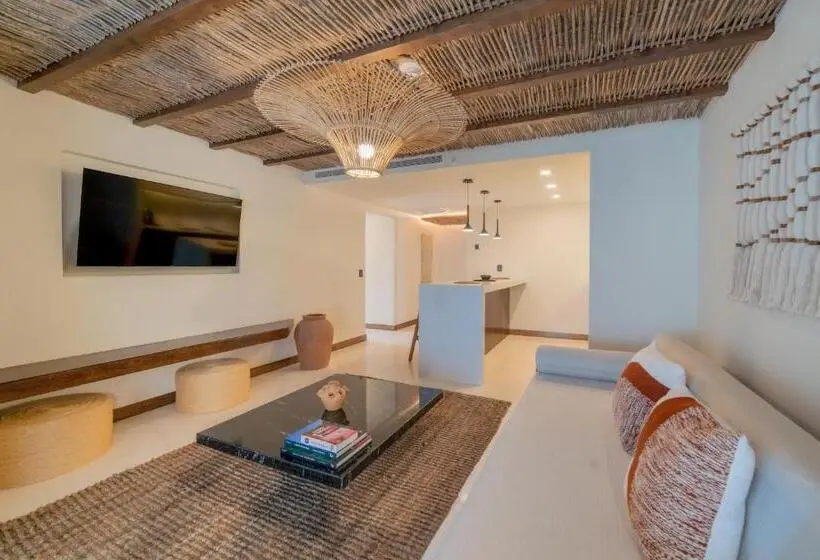 スイート, Indigo La Paz Puerta Cortes, An Ihg