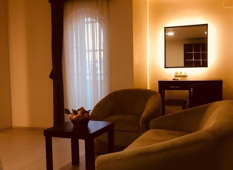 غرفة قياسية ثلاثية, Buyuk Velic