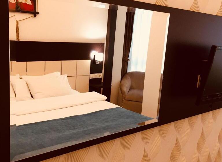 غرفة قياسية ثلاثية, Buyuk Velic