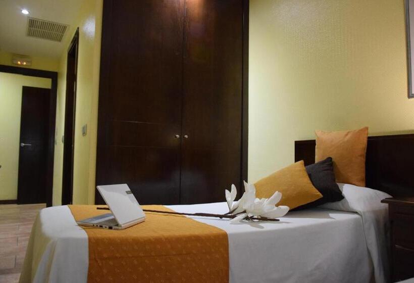 스탠다드 싱글 룸, Complutense