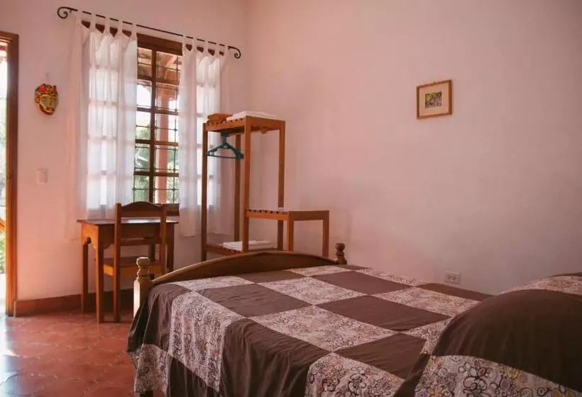 اتاق استاندارد با چشم‌انداز باغ, La Casa De Cafe Bed And Breakfast