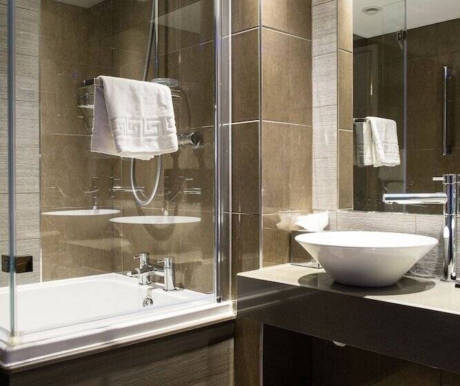 Quarto Executivo, Lea Marston