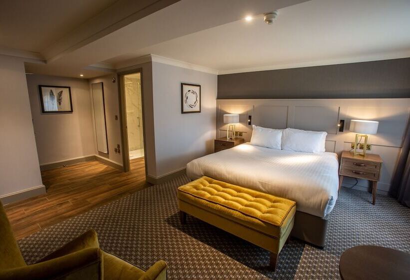 Quarto Executivo, Lea Marston