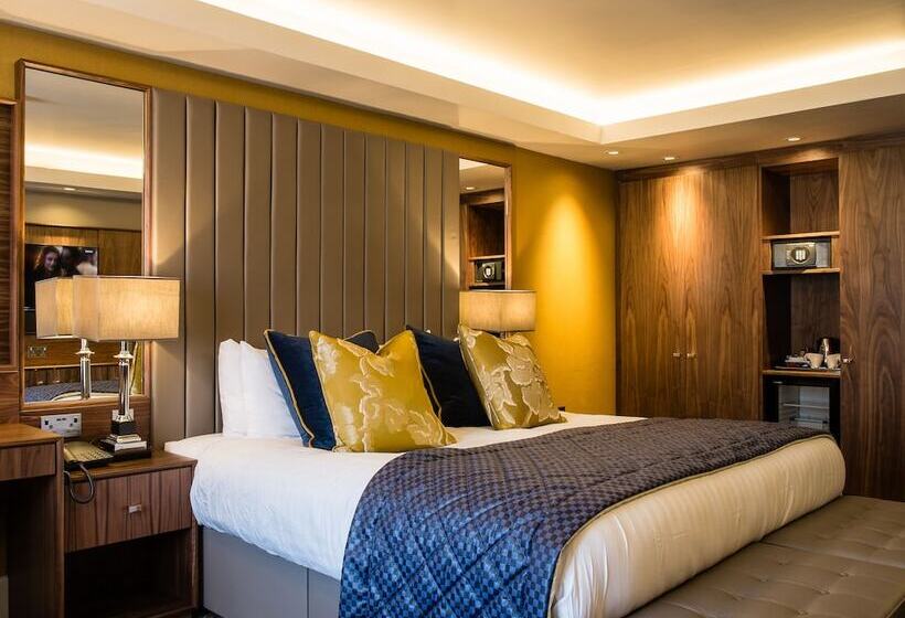 Quarto Executivo, Lea Marston